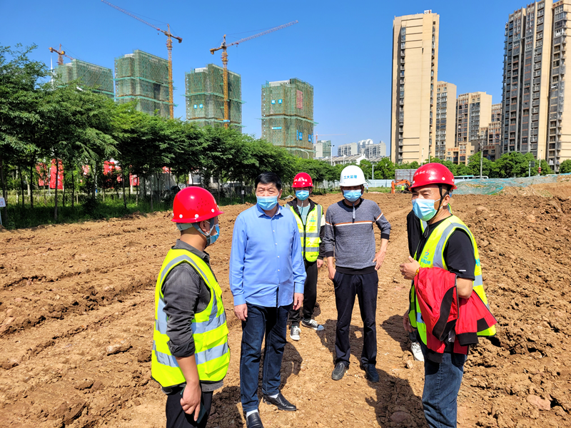 六安市重點工程建設管理處黨組書記、主任陳斌到長安路南延項目調研復工復產工作